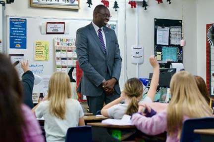 Lt. Governor Gilchrist Tours Student Support Program